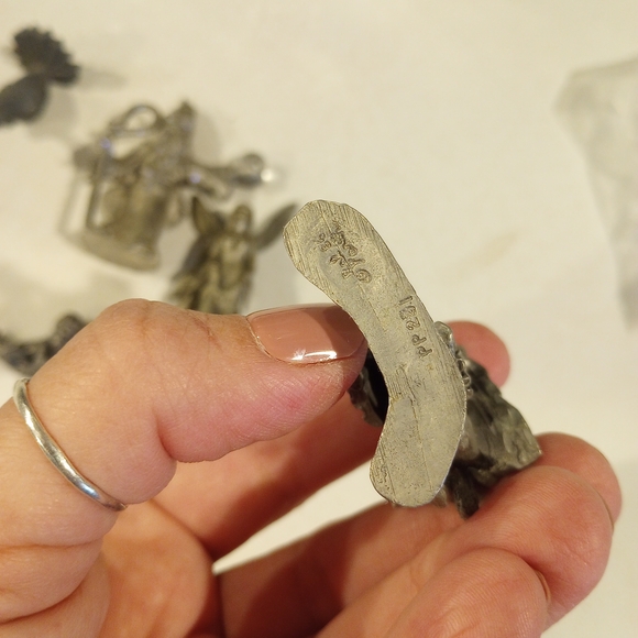 Figures - Picture 3 of 5